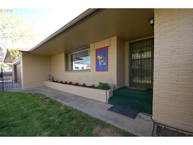 808 NW 4th St, Pendleton, OR 97801 - photo 3