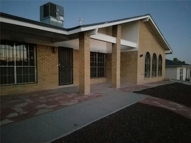 1464 Monte Negro Dr, El Paso, TX 79935 - photo 3