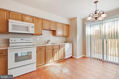 19944 Appledowre Cir, Germantown, MD 20876 - photo 7