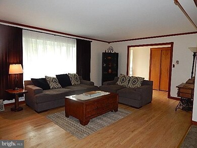 2946 Jefferson Dr, Chambersburg, PA 17201 - photo 2