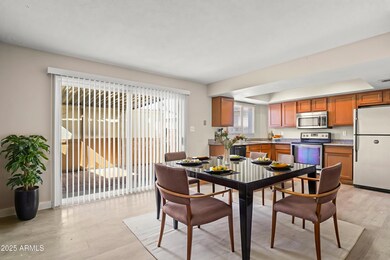 8-web-or-mls-6625-n-44th-ave - Kitchen -
