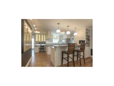 The kitchen and breakfast bar - chic fun.