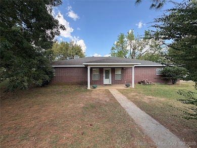 215 E Leecraft Ave, Colbert, OK 74733 - photo 3