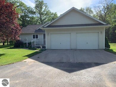 1585 Crystal Dr, West Branch, MI 48661 - photo 2