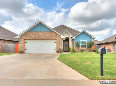 Great curb appeal!!