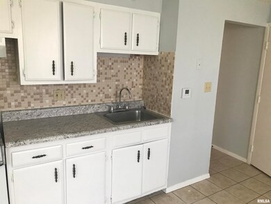 1308 N Kickapoo St, Lincoln, IL 62656 - photo 2