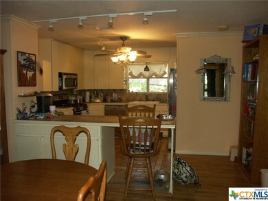 131 Nichols Dr, San Marcos, TX 78666 - photo 4