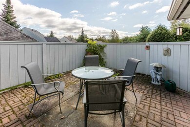 9 Magnolia Cir, White River Junction, VT 05001 - photo 2