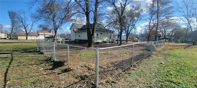 120 S 3rd St, Humboldt, KS 66748 - photo 5