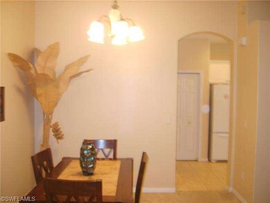 DINING AREA WITH KITcHEN IN BACKGROUND