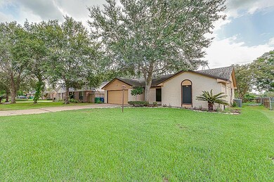 1600 Kings Park Dr, Alvin, TX 77511 - photo 5