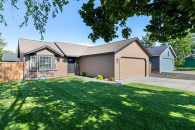 2034 SW 31st St, Redmond, OR 97756 - photo 2