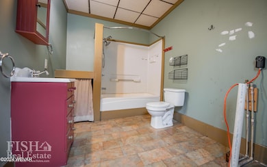 First Floor Bath w Laundry
