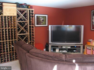 10439 Breckinridge Ln, Fairfax, VA 22030 - photo 2