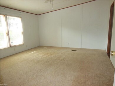 Master Bedroom - 15'6 x 13'4