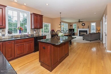 1011 Manor Dr, Mountain Top, PA 18707 - photo 6