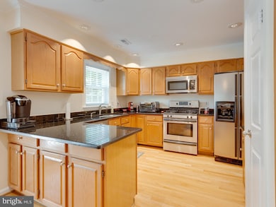 9663 Britford Dr, Burke, VA 22015 - photo 6