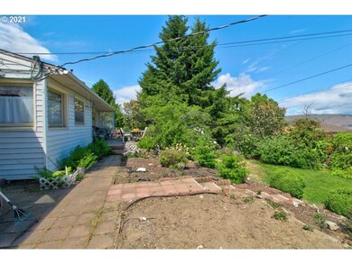 303 W 20th St, the Dalles, OR 97058 - photo 7