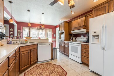 163 Burlwood Cir, Mount Washington, KY 40047 - photo 5