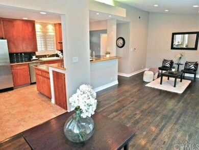 Wonderful open concept, great for entertaining.