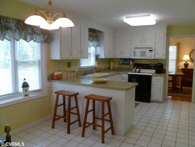 Kitchen - The large kitchen makes for a wonderful 