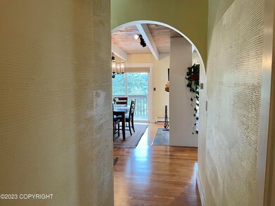 1116 E Rezanof Dr - Hallway