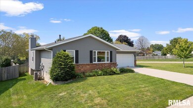 1433 W 48th St, Davenport, IA 52806 - photo 2