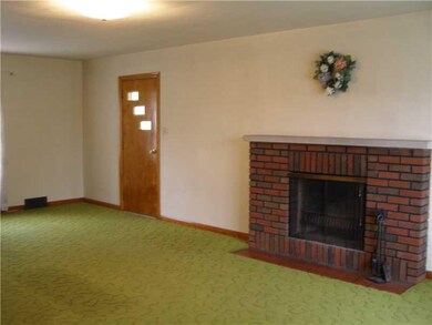 Living Room. The living room is 25x13.Quality hard