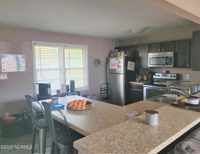 411 Maple St, Jacksonville, NC 28540 - photo 2