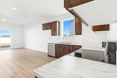 501 Amberly Ave, Grandview, WA 98930 - photo 7