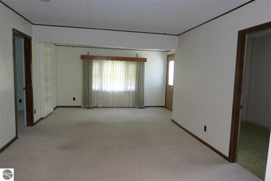 8123 S Garlock Rd, Carson City, MI 48811 - photo 5