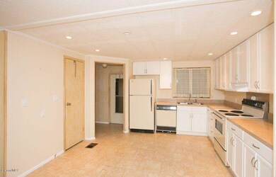 521 Egret - Kitchen 1