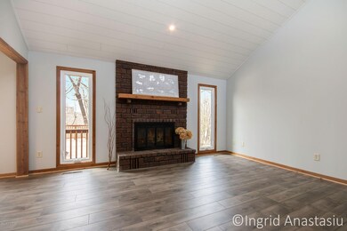 Light Flooded Living / Dining