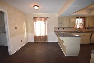 173 Nueces St, Bay City, TX 77414 - photo 3