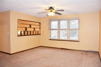 Spacious living room with lots of light