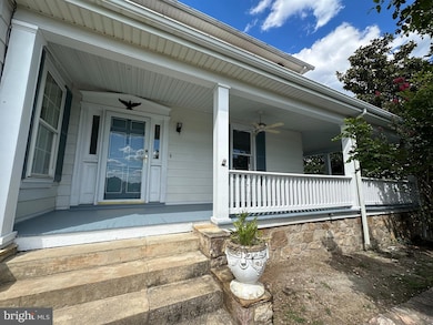 422 Mechanic St, Luray, VA 22835 - photo 2