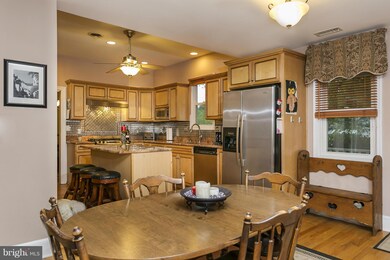 11721 Daisy Ln, Glenn Dale, MD 20769 - photo 5