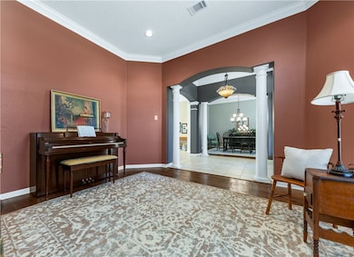 Living area featuring visible vents, arched walkwa