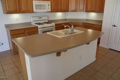 kitchen island-breakfast bar