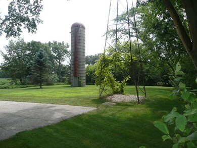 8807 N Cemetery Rd, Evansville, WI 53536 - photo 5