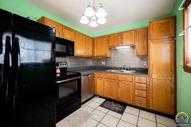 1325 SW Armagh St, Topeka, KS 66611 - photo 6