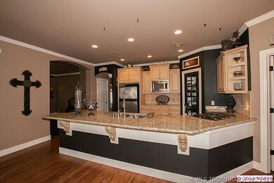Kitchen breakfast bar note exotic granite