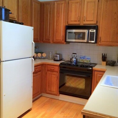 Hardwood floors and access to back...