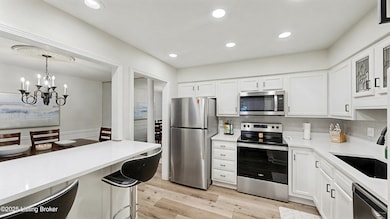 818 Washburn Ave -10