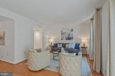 9613 Nonquitt Dr, Fairfax, VA 22031 - photo 2