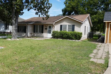 1305 Brazos St, Rosenberg, TX 77471 - photo 3