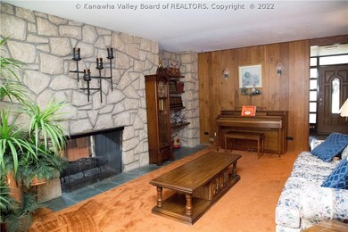 2901 Gillespie Dr, Dunbar, WV 25064 - photo 4