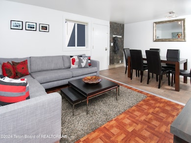 Livingroom to Dining