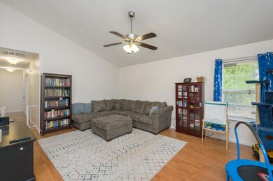 6-web-or-mls-410 Renior Rd East-02