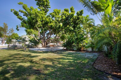 3749 Duck Ave Key West FL-large-027-12-0